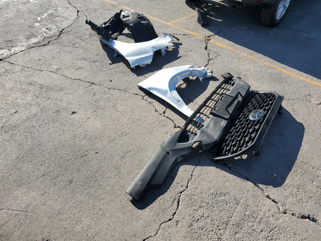 2022 Toyota Corolla Cross Le VIN: 7MUBAAAGXNV005451 Lot: 84983755