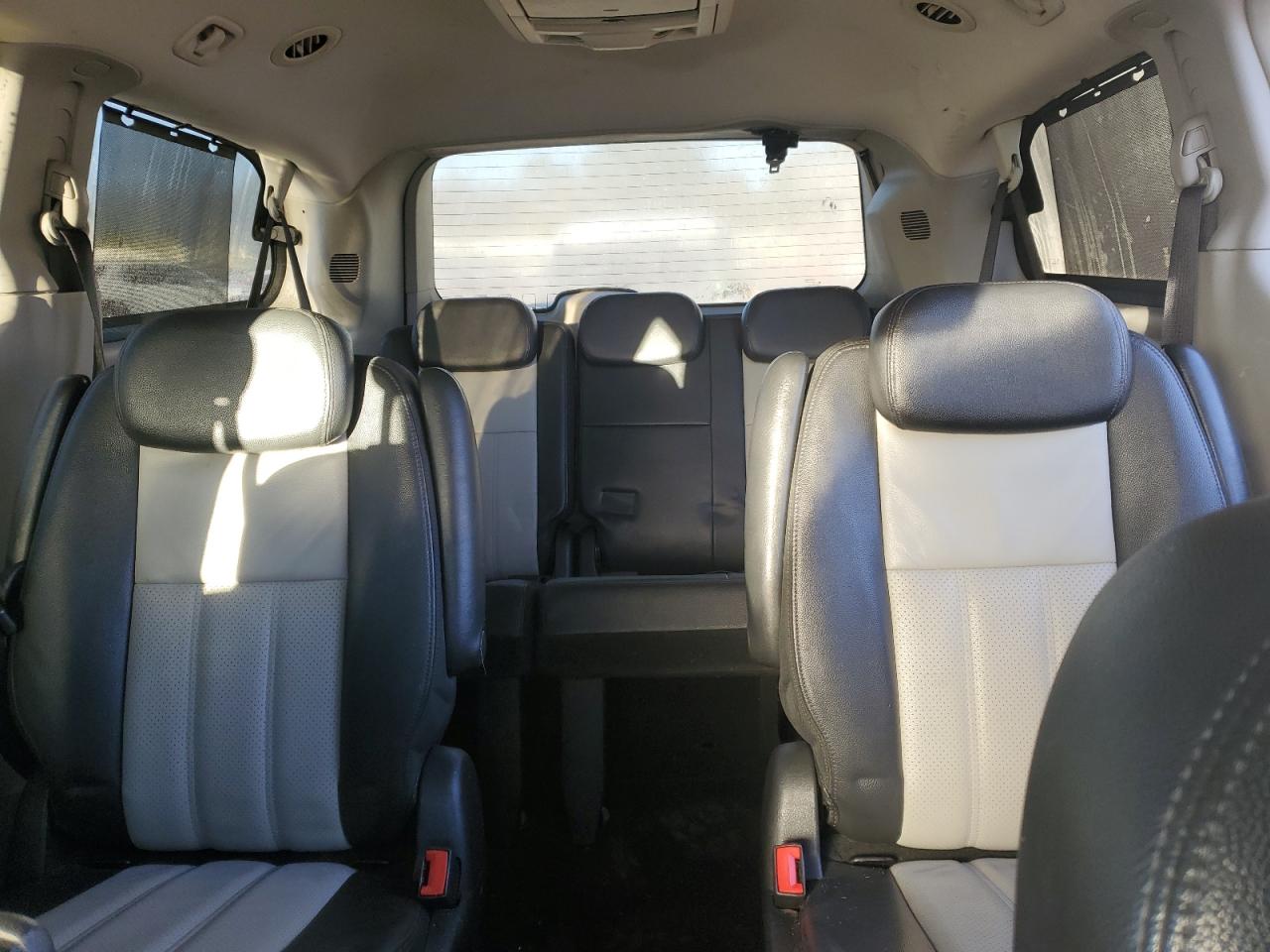 2010 Chrysler Town & Country Touring Plus VIN: 2A4RR8DX1AR442127 Lot: 82341335