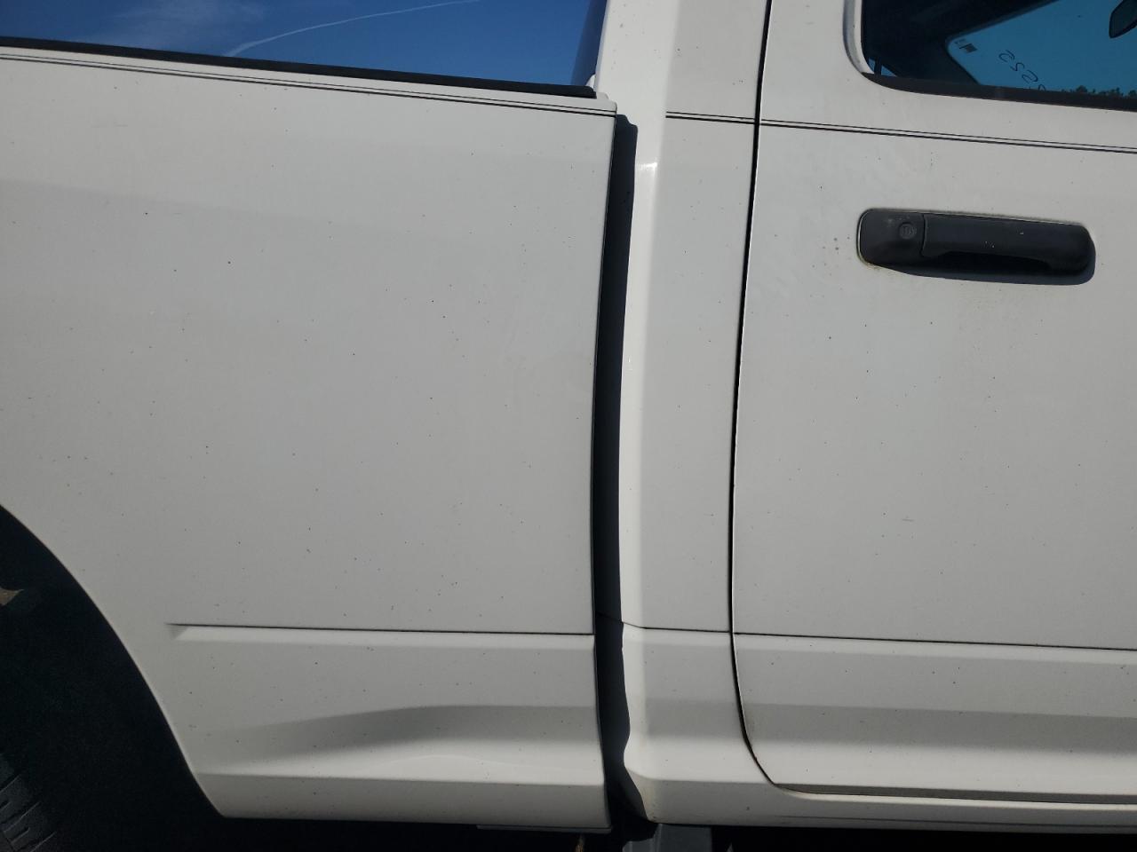 2017 Ram 1500 St VIN: 3C6JR6AG7HG786984 Lot: 81942525