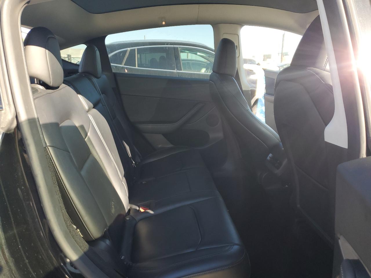 2024 Tesla Model Y VIN: 7SAYGDEE2RF105599 Lot: 90643845