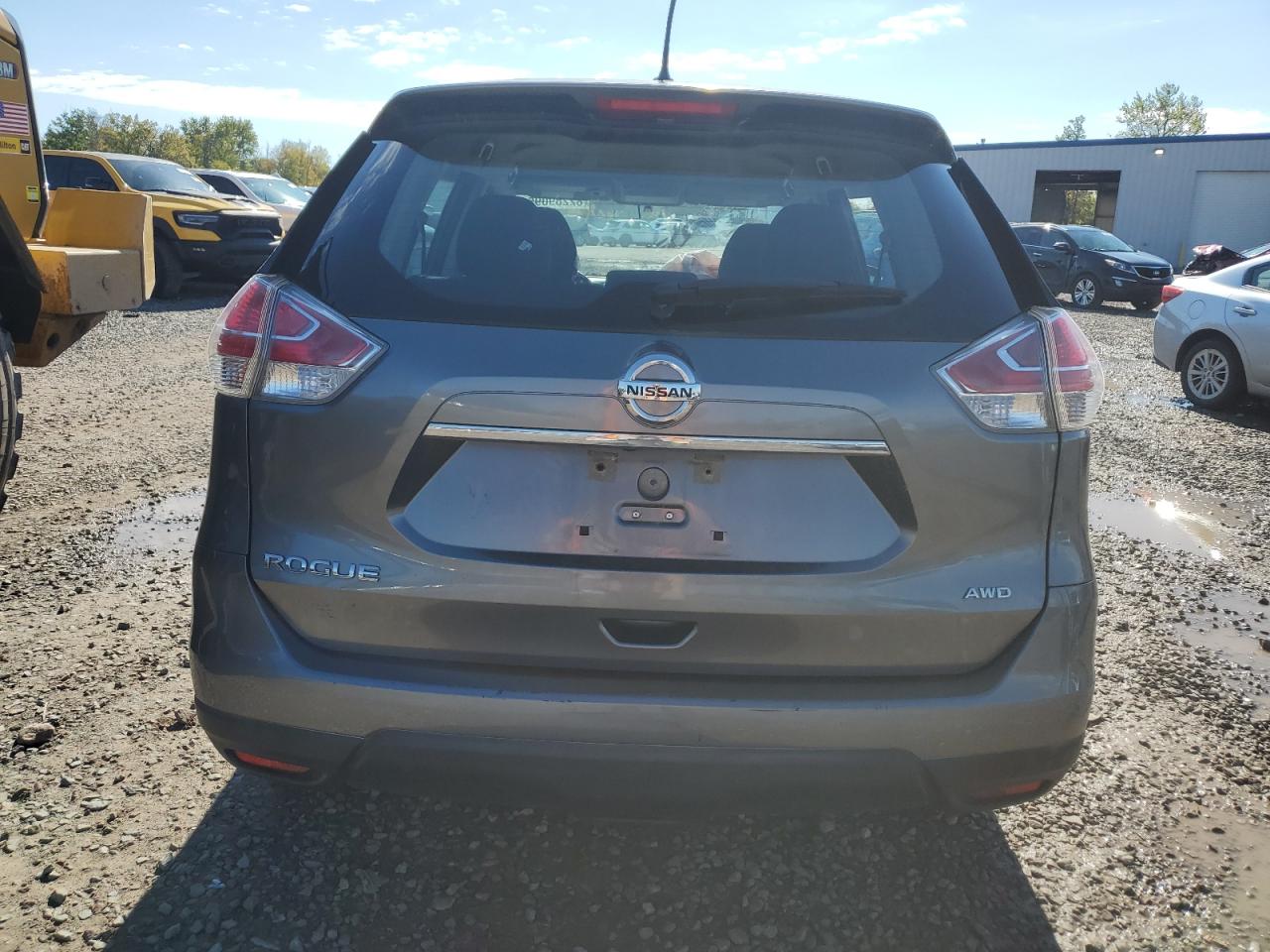 2015 Nissan Rogue S VIN: KNMAT2MV5FP570198 Lot: 82289095