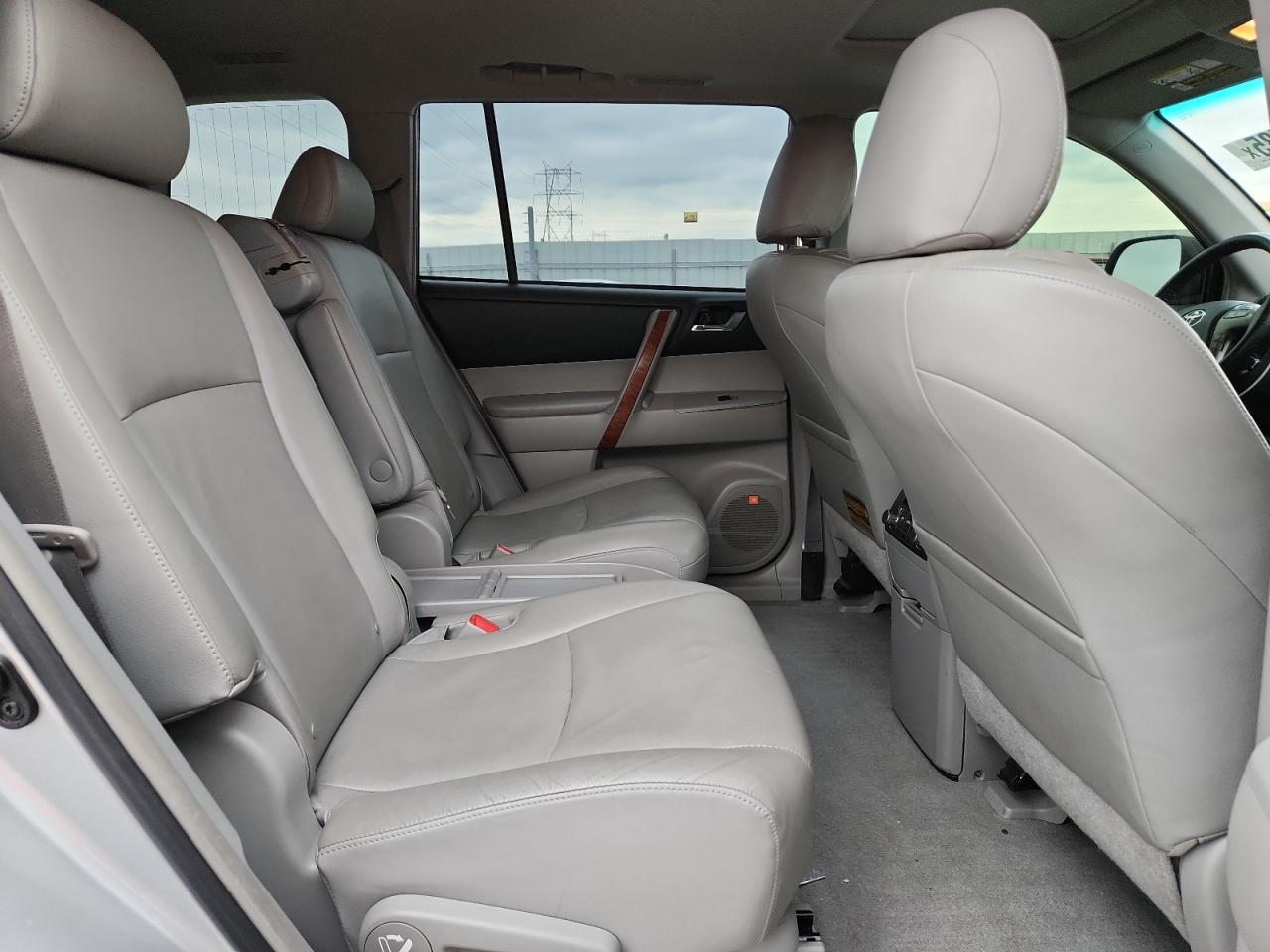 2008 Toyota Highlander Limited VIN: JTEES42A082052821 Lot: 82273785