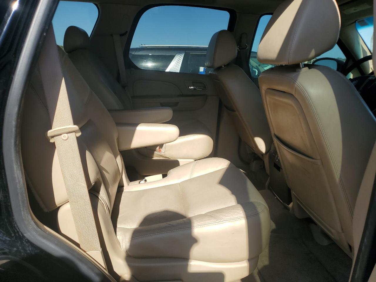 2009 Cadillac Escalade Luxury VIN: 1GYFC23269R183563 Lot: 82625895