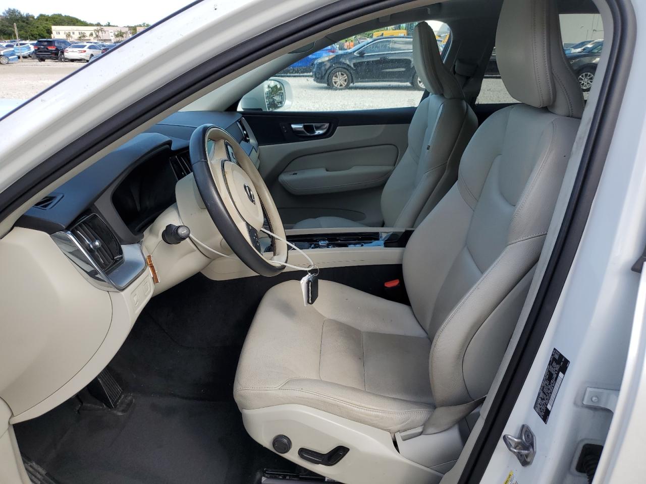 2020 Volvo Xc60 T5 Momentum VIN: YV4102DK8L1490565 Lot: 90481325