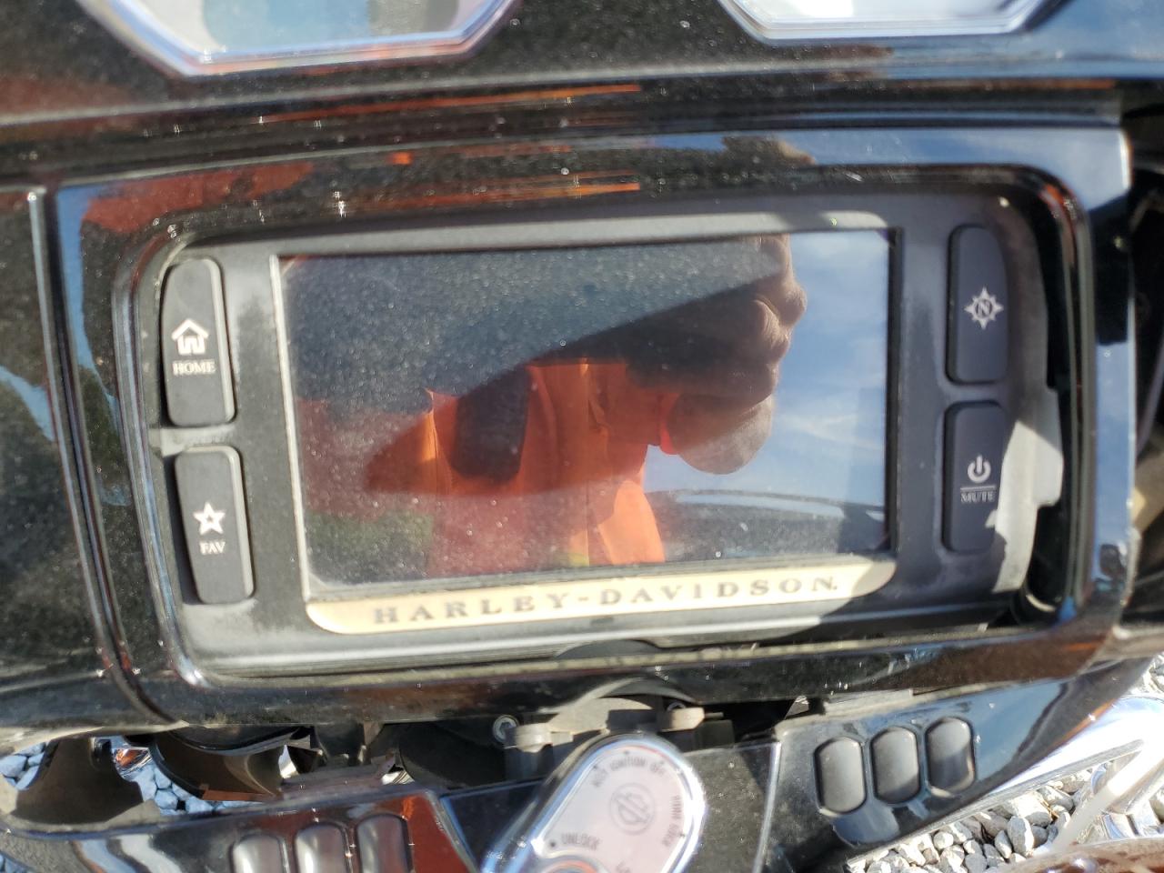 2015 Harley-Davidson Flhxs Street Glide Special VIN: 1HD1KRM13FB677044 Lot: 82722825