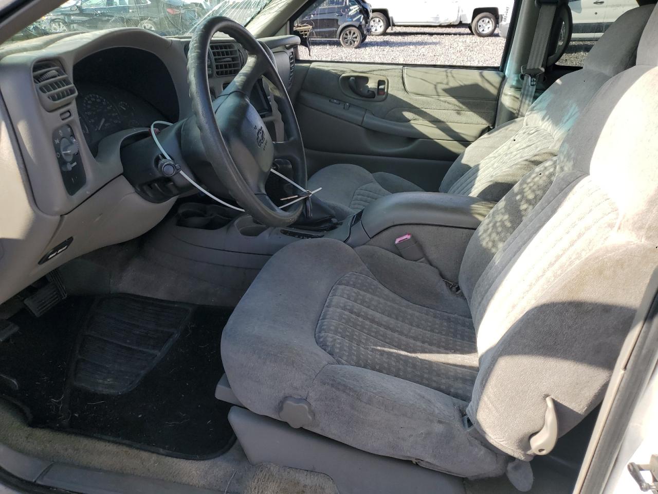 2002 Chevrolet Blazer VIN: 1GNCT18W42K184473 Lot: 90740945