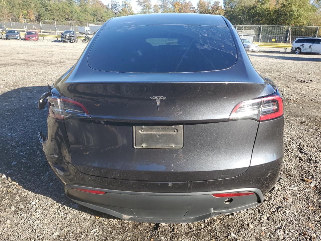2024 Tesla Model Y VIN: 7SAYGDED5RF008081 Lot: 85262545