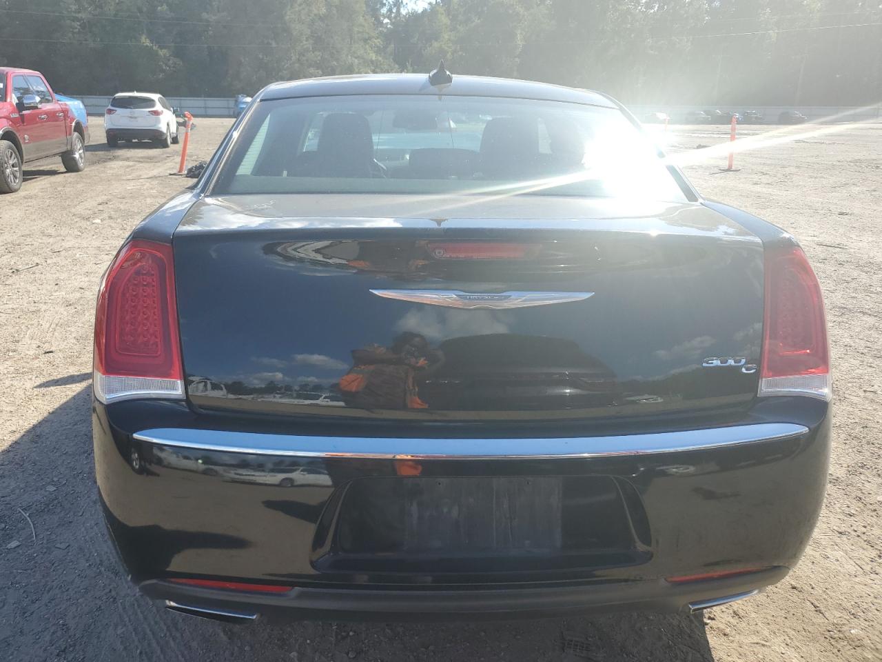 2016 Chrysler 300 Limited VIN: 2C3CCAAG1GH208002 Lot: 86177985