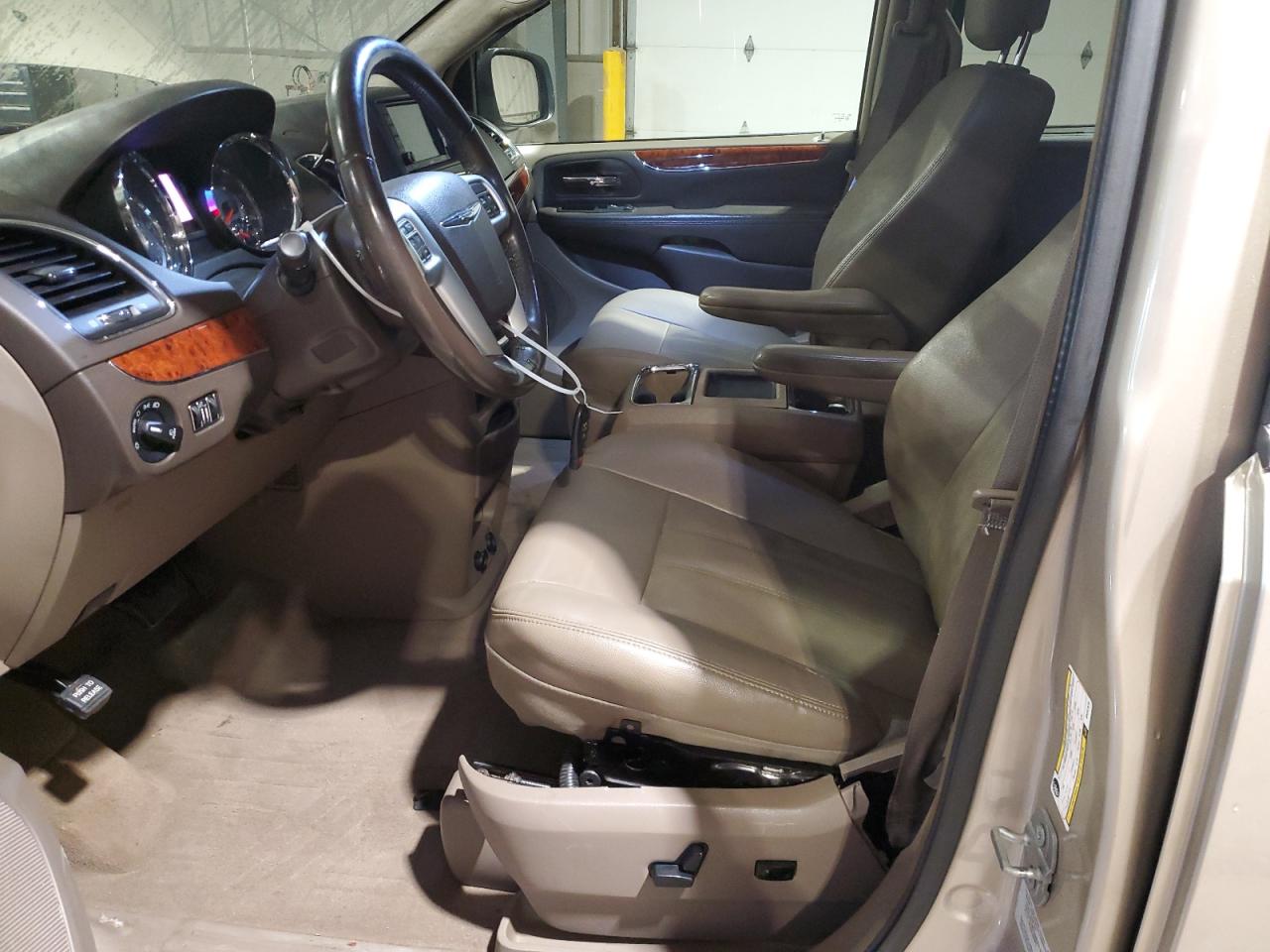 2016 Chrysler Town & Country Touring VIN: 2C4RC1BG8GR207573 Lot: 82505275