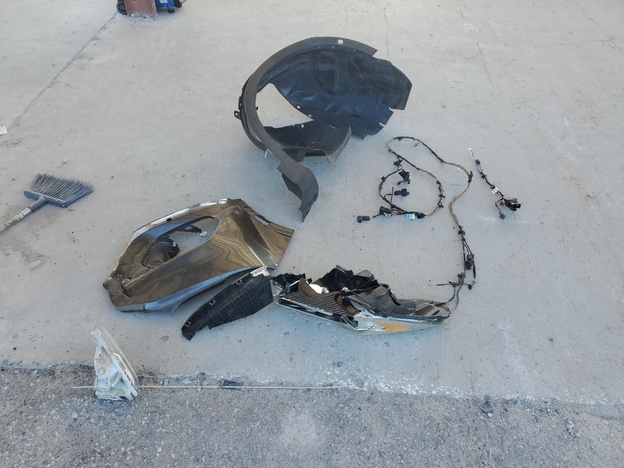 2017 Ford Escape Titanium VIN: 1FMCU0J95HUB90375 Lot: 86241915