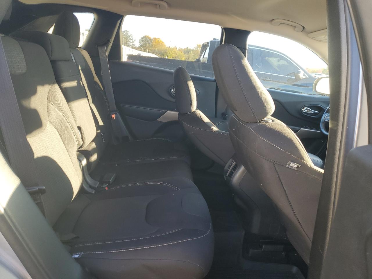 2017 Jeep Cherokee Latitude VIN: 1C4PJLCB4HW660805 Lot: 90220435