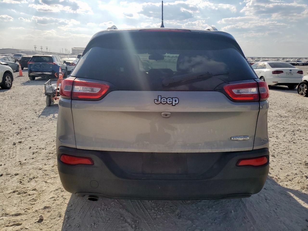 2016 Jeep Cherokee Latitude VIN: 1C4PJLCB3GW116200 Lot: 84301625