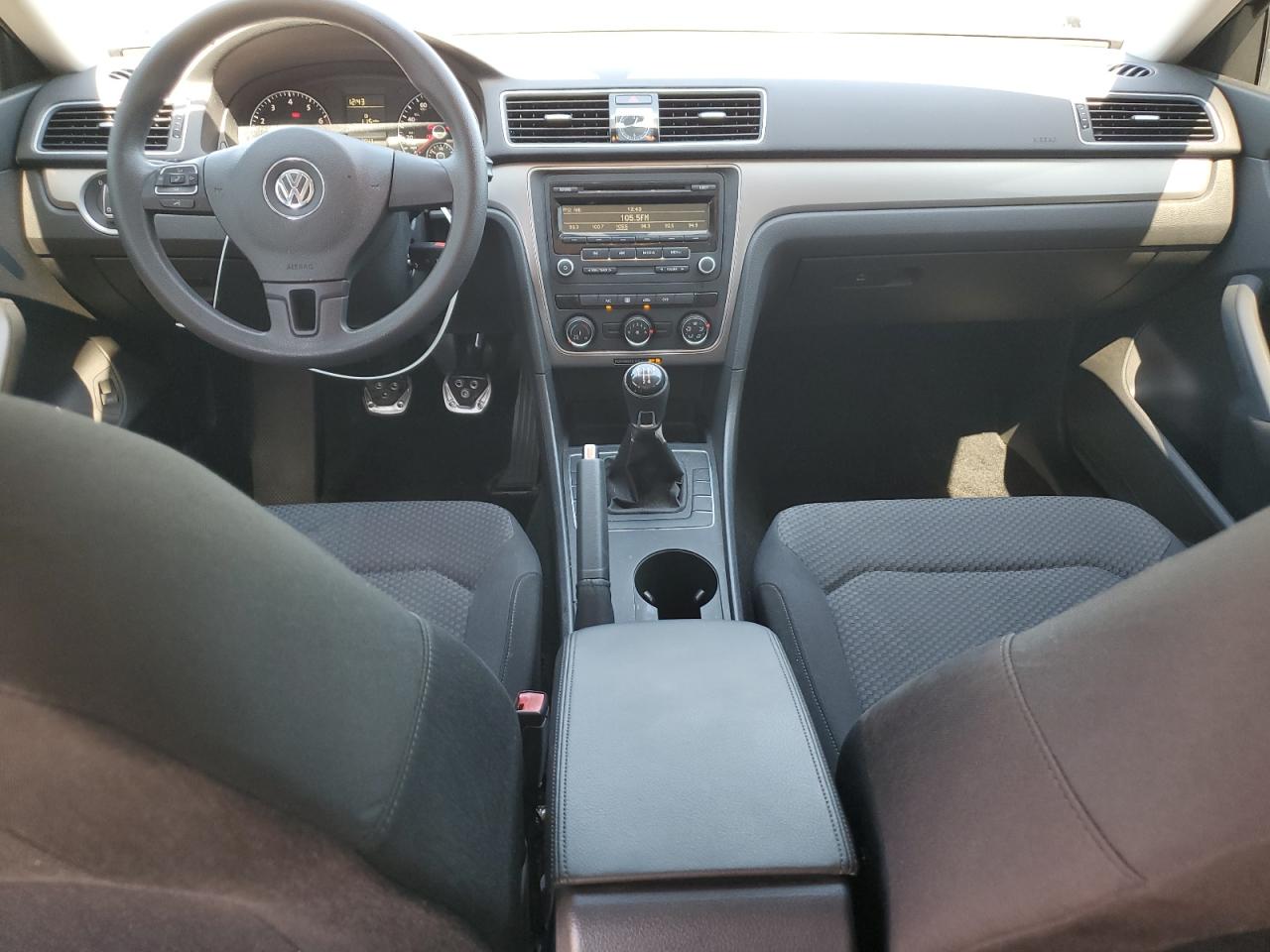 2015 Volkswagen Passat S VIN: 1VWAS7A3XFC085143 Lot: 82473575
