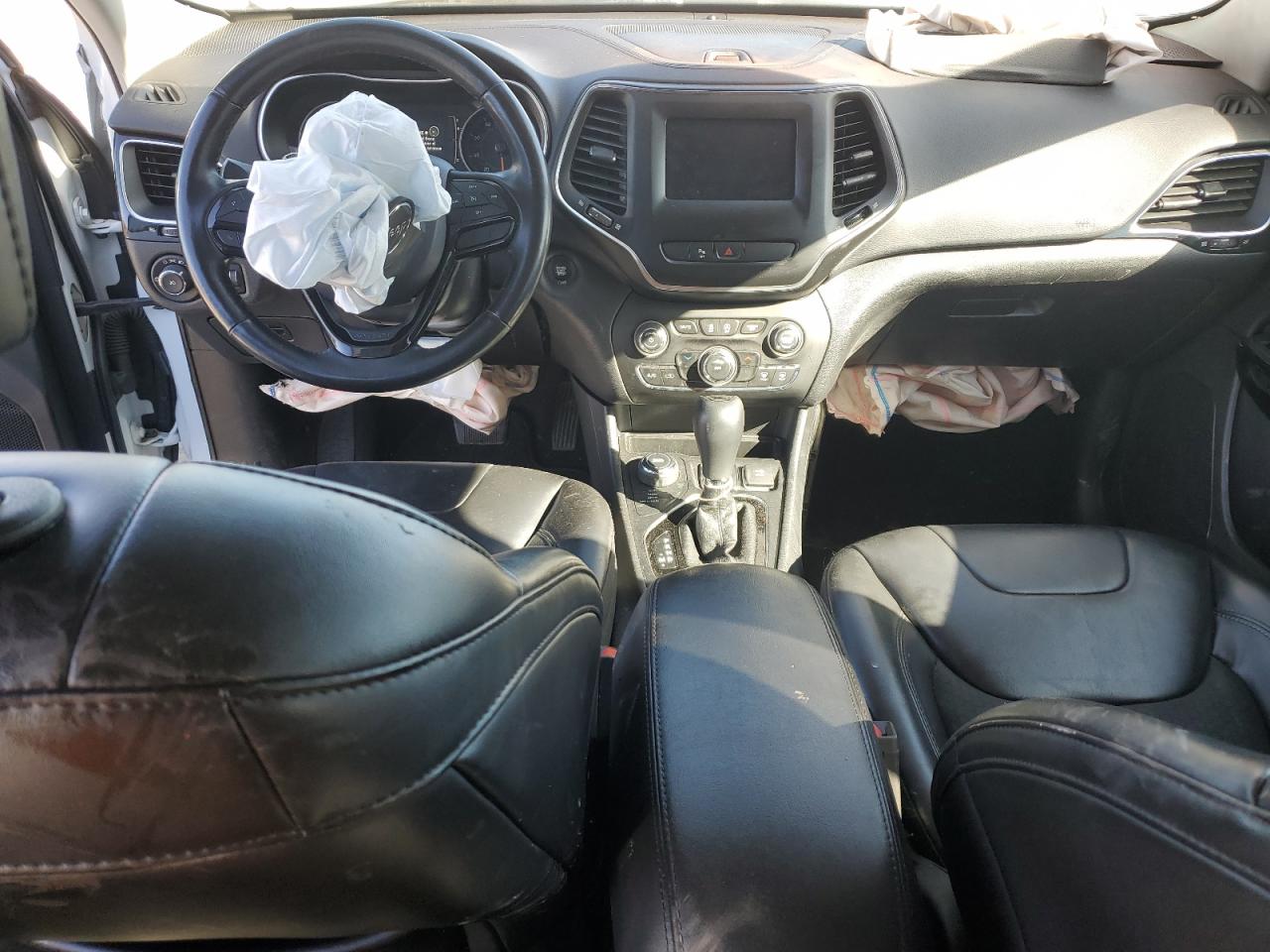 2019 Jeep Cherokee Latitude Plus VIN: 1C4PJMLX0KD484517 Lot: 82385355