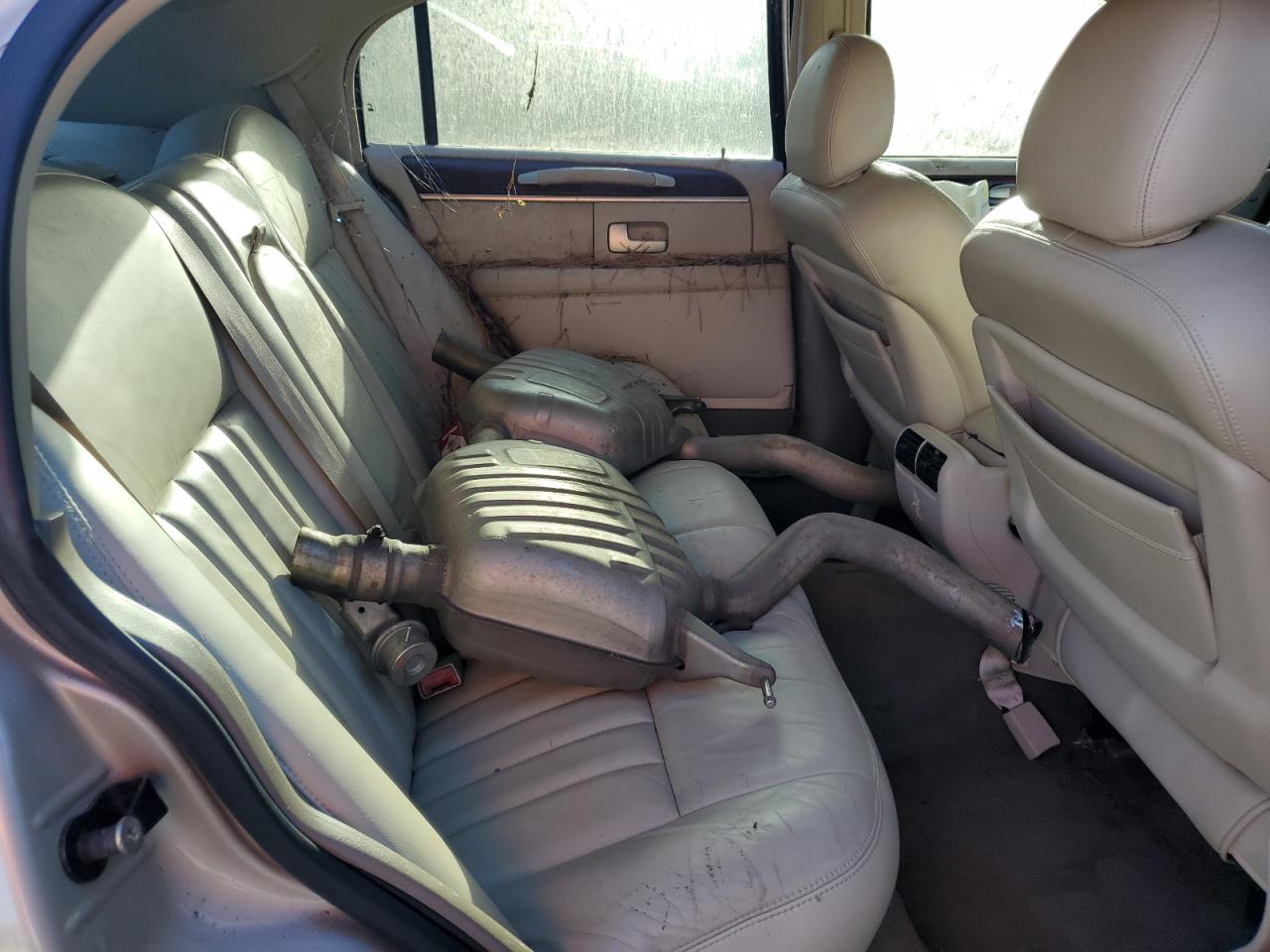 2005 Lincoln Uk VIN: 1LNHM81W45Y638541 Lot: 81830005