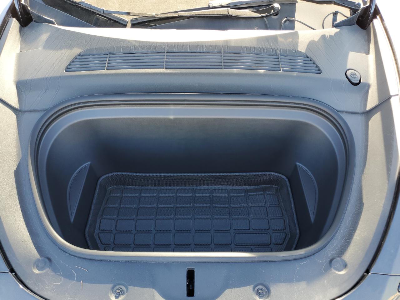 2024 Tesla Model Y VIN: 7SAYGAEE8RF209495 Lot: 90871775