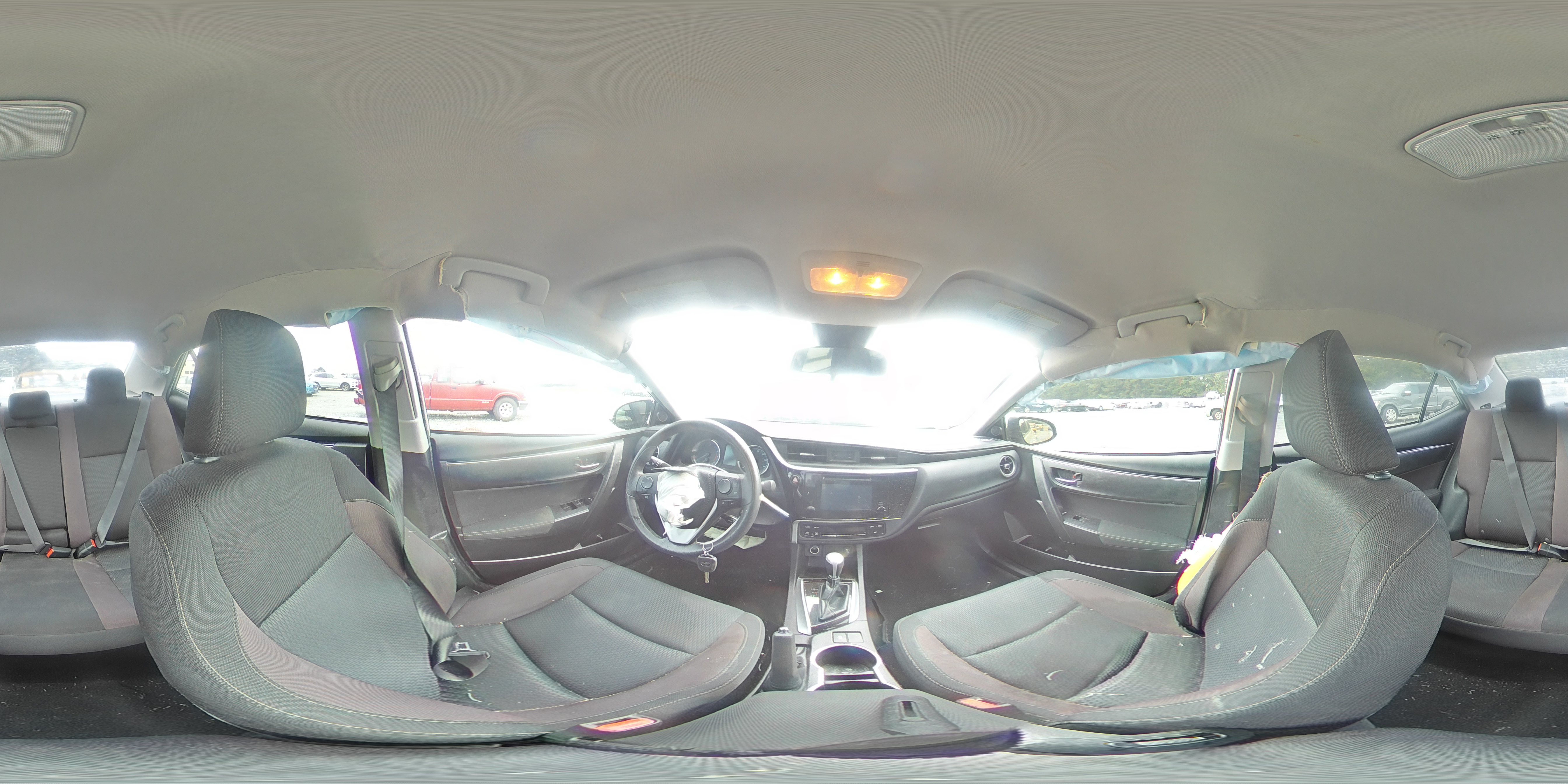 2018 Toyota Corolla L VIN: 5YFBURHE3JP810666 Lot: 82224465