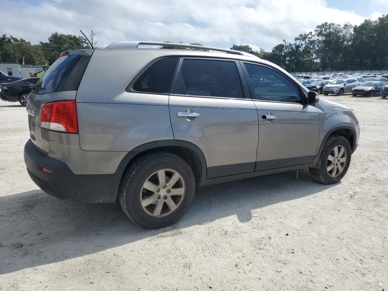 2011 Kia Sorento Base VIN: 5XYKT3A11BG107032 Lot: 90372295