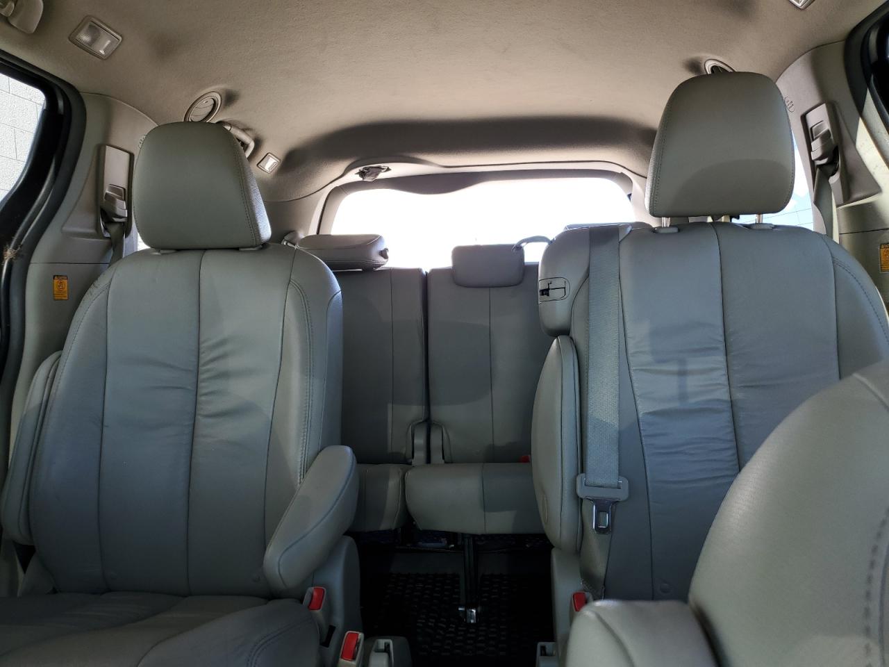 2011 Toyota Sienna Xle VIN: 5TDYK3DCXBS171647 Lot: 85867095