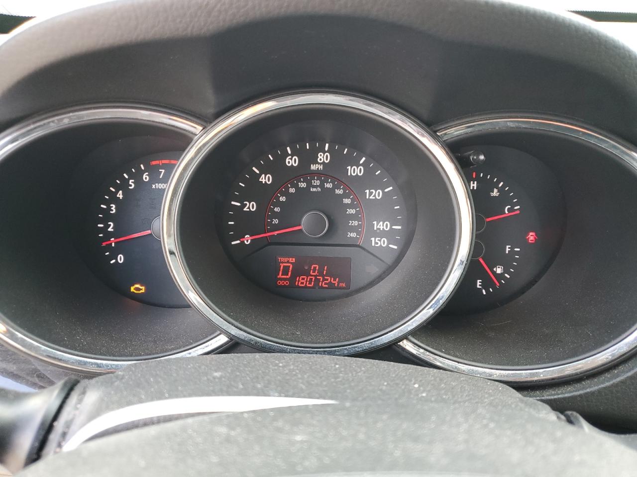 2011 Kia Sorento Base VIN: 5XYKT3A17BG048973 Lot: 84610945