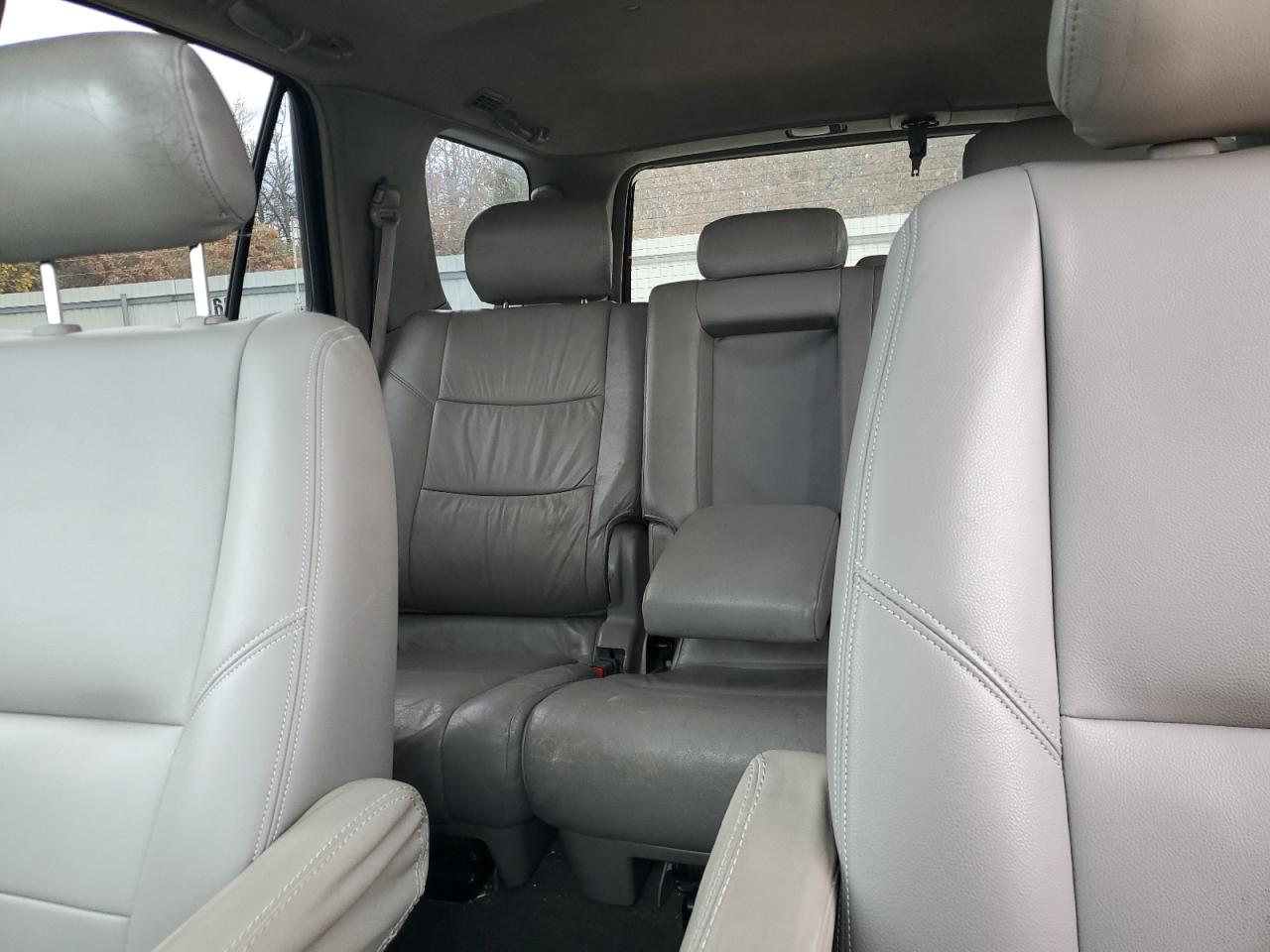 2004 Toyota Sequoia Limited VIN: 5TDBT48A34S233121 Lot: 89572875