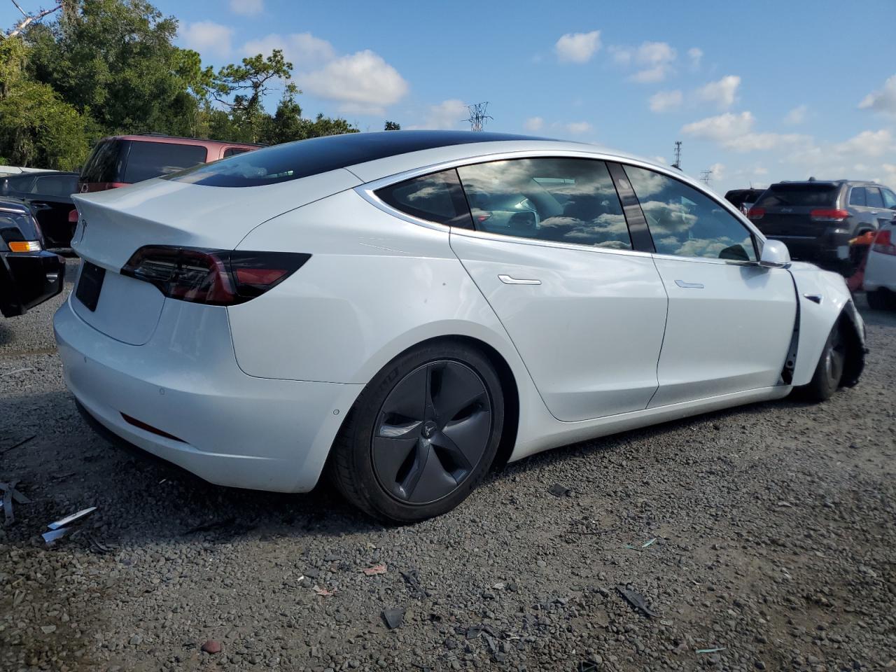 2019 Tesla Model 3 5YJ3E1EA8KF483702 photo #4