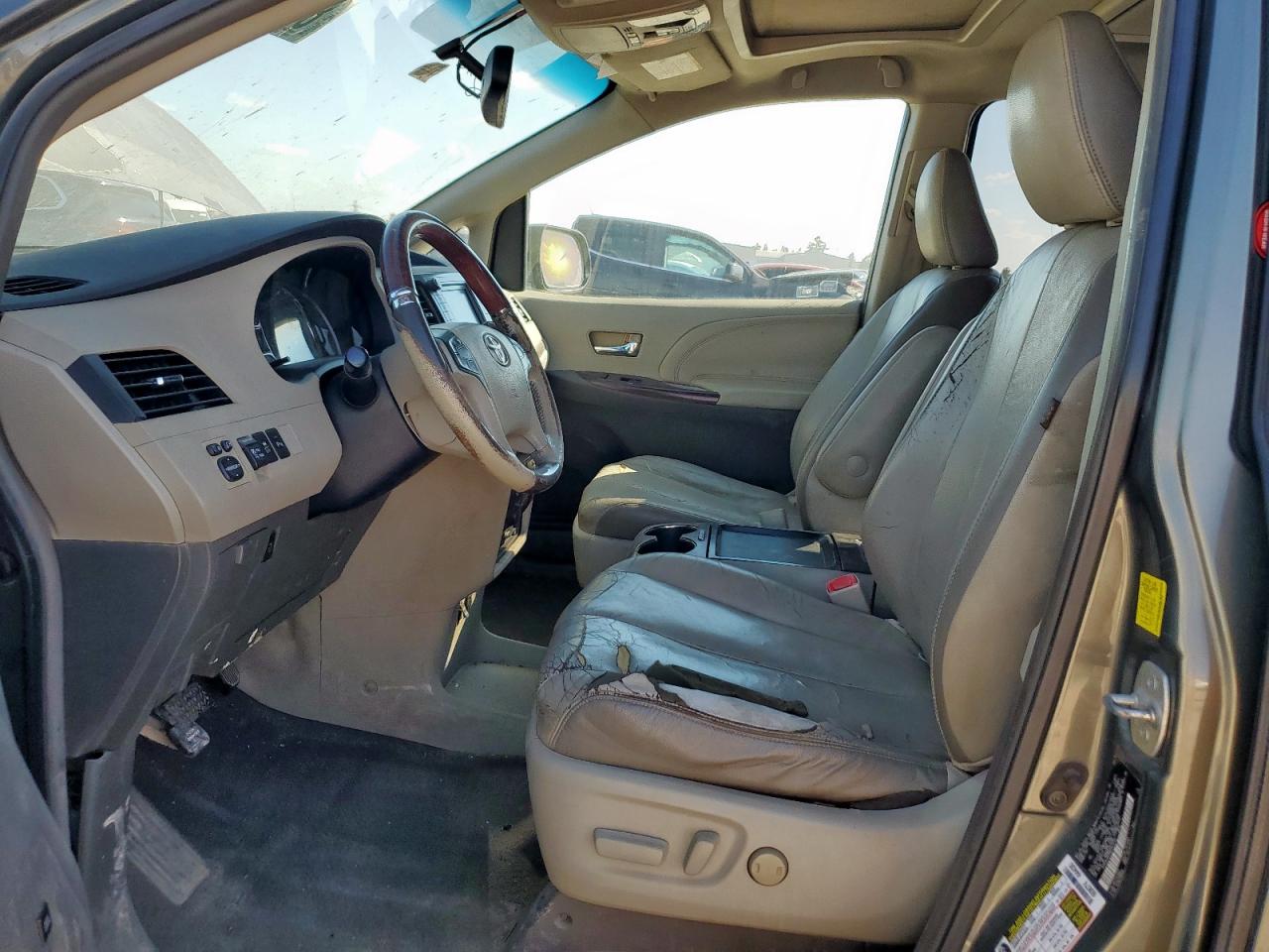 2011 Toyota Sienna Xle VIN: 5TDYK3DC6BS031742 Lot: 85943055
