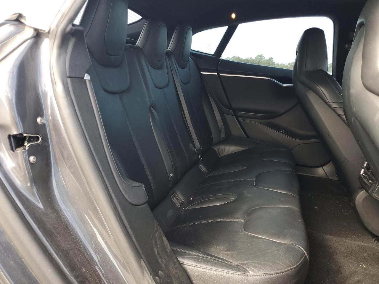 2015 Tesla Model S VIN: 5YJSA1E28FF108852 Lot: 82282845