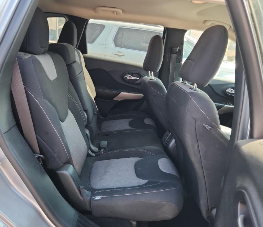 2018 Jeep Cherokee Latitude VIN: 1C4PJMCB2JD564324 Lot: 84586815