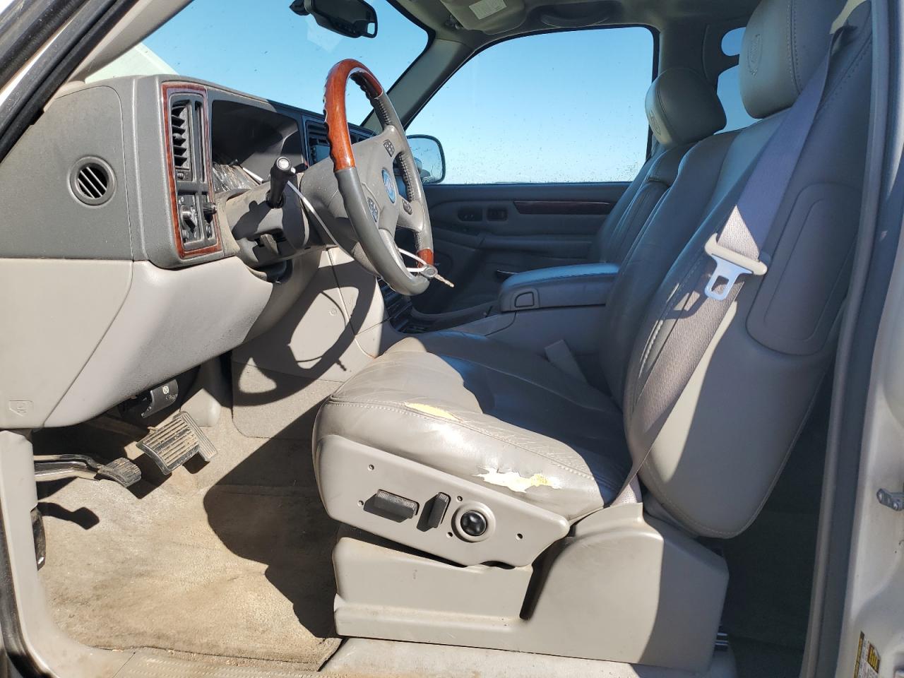 2005 Cadillac Escalade Luxury VIN: 1GYEK63N25R124438 Lot: 84993905