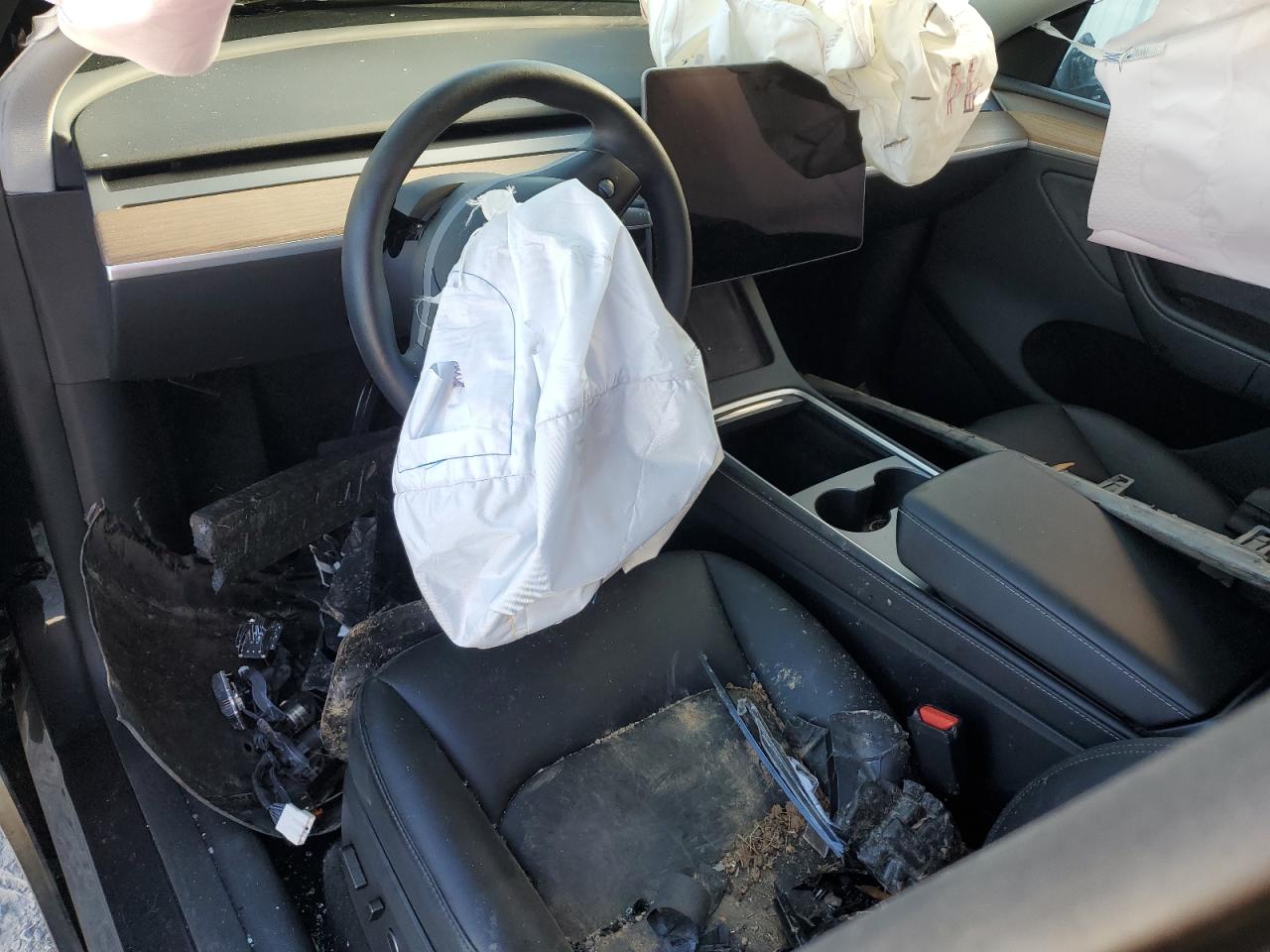 2024 Tesla Model Y VIN: 7SAYGDED8RA330260 Lot: 86276315