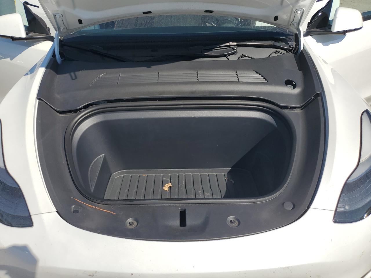 2023 Tesla Model Y VIN: 7SAYGAEE7PF877589 Lot: 87102585