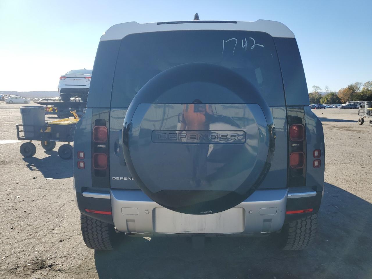 2024 Land Rover Defender 110 S VIN: SALEJ7EU8R2281742 Lot: 89705085