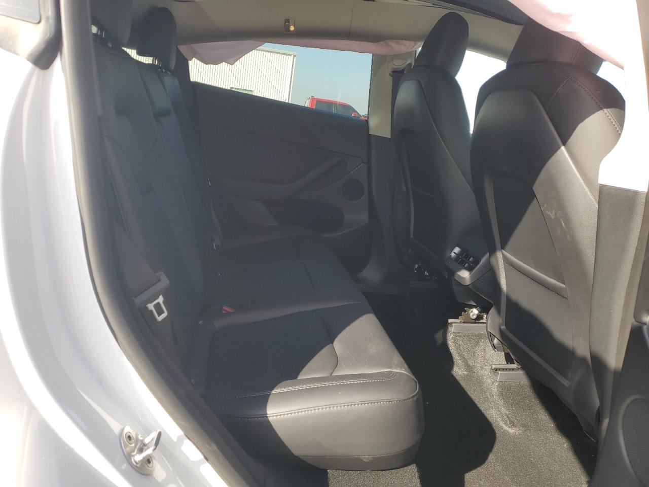 2024 Tesla Model Y VIN: 7SAYGDED4RF184698 Lot: 89866565