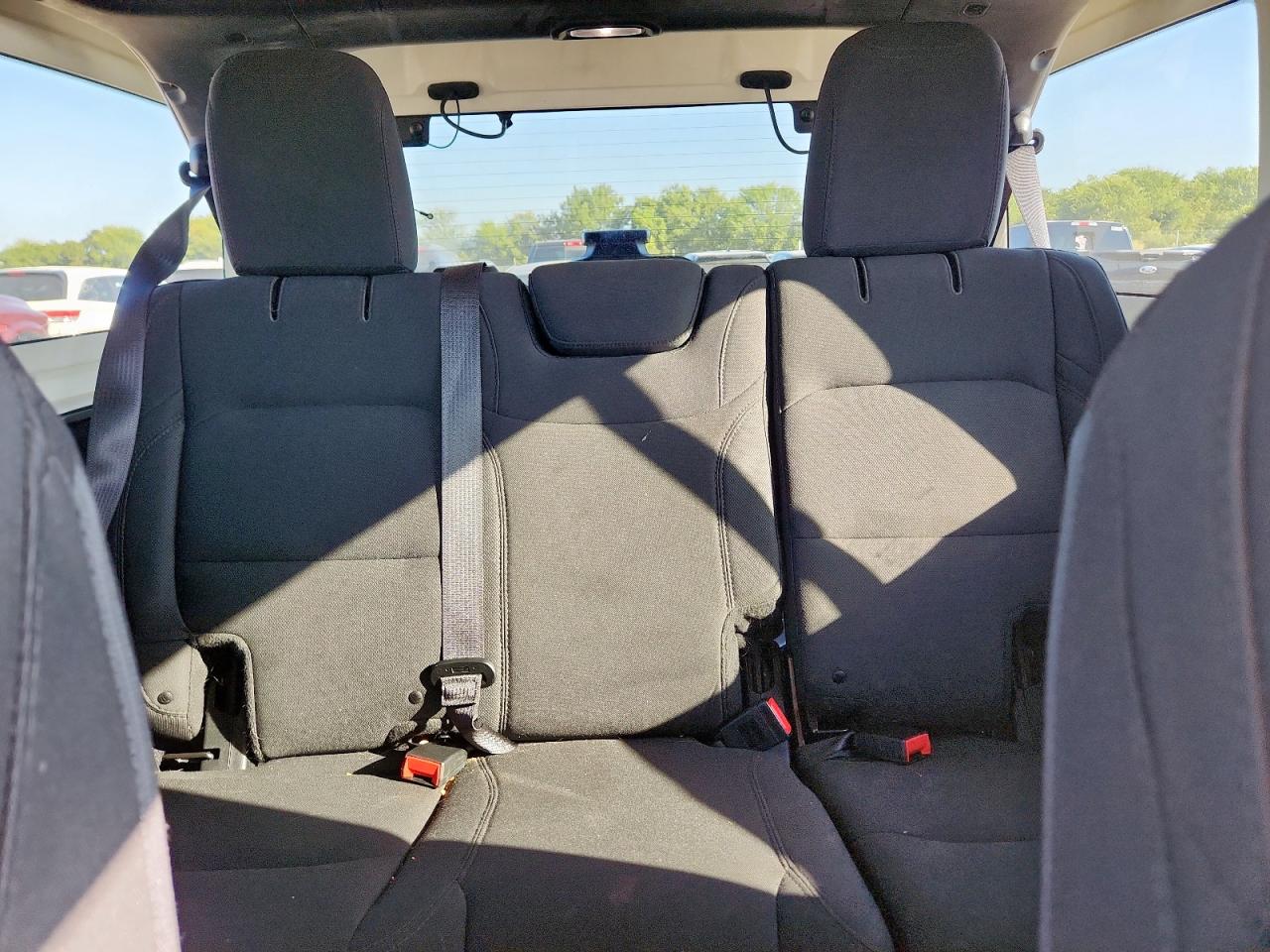 2018 Jeep Wrangler Unlimited Sport VIN: 1C4HJXDG2JW246160 Lot: 85196775