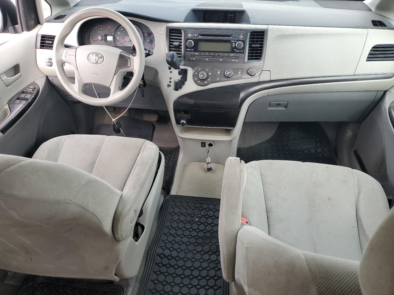 2011 Toyota Sienna VIN: 5TDZK3DC7BS037389 Lot: 83957835