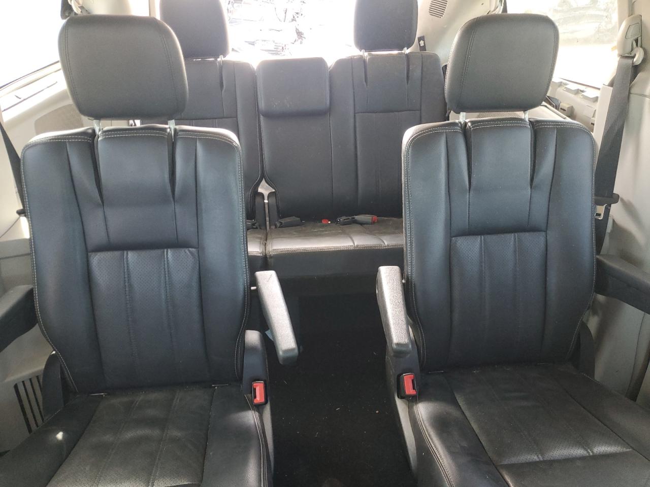 2011 Chrysler Town & Country Touring L VIN: 2A4RR8DG1BR782718 Lot: 84973865