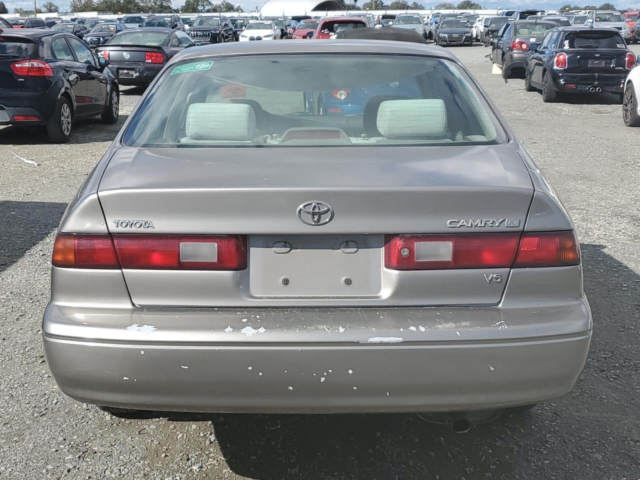 1997 Toyota Camry Ce VIN: 4T1BF22K8VU037634 Lot: 81998345
