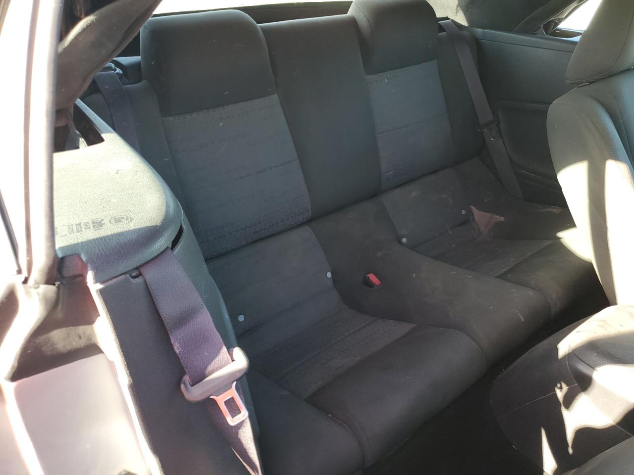 2005 Ford Mustang VIN: 1ZVFT84N255259778 Lot: 86085855