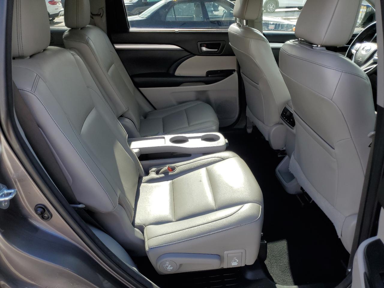 2015 Toyota Highlander Xle VIN: 5TDKKRFH6FS043736 Lot: 82368115
