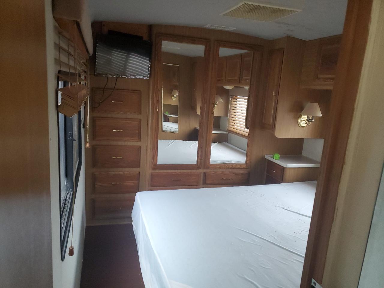 1999 Ford F550 Super Duty Stripped Chassis VIN: 3FCNF53SLXJA03528 Lot: 85133855