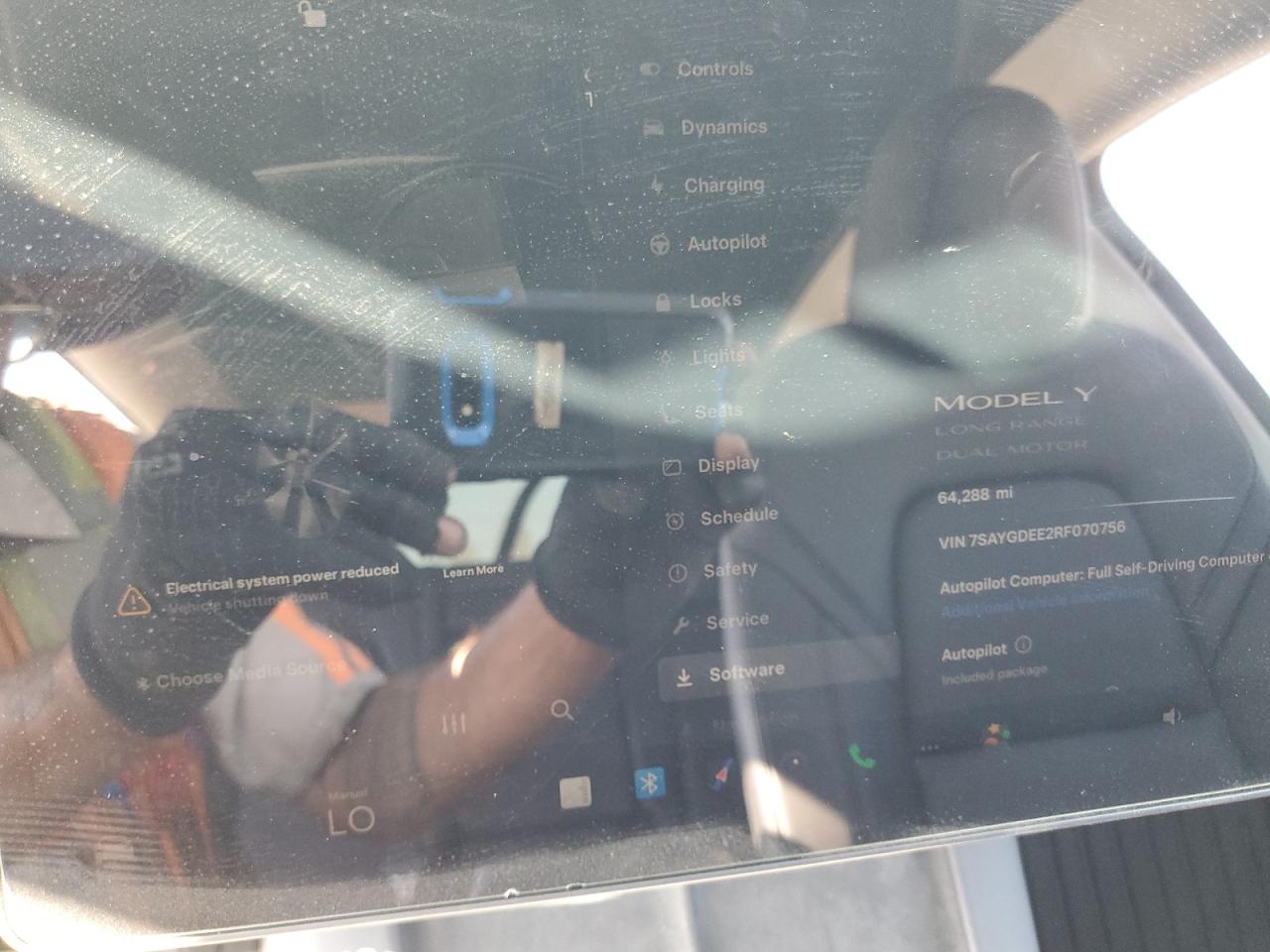 2024 Tesla Model Y VIN: 7SAYGDEE2RF070756 Lot: 90646845