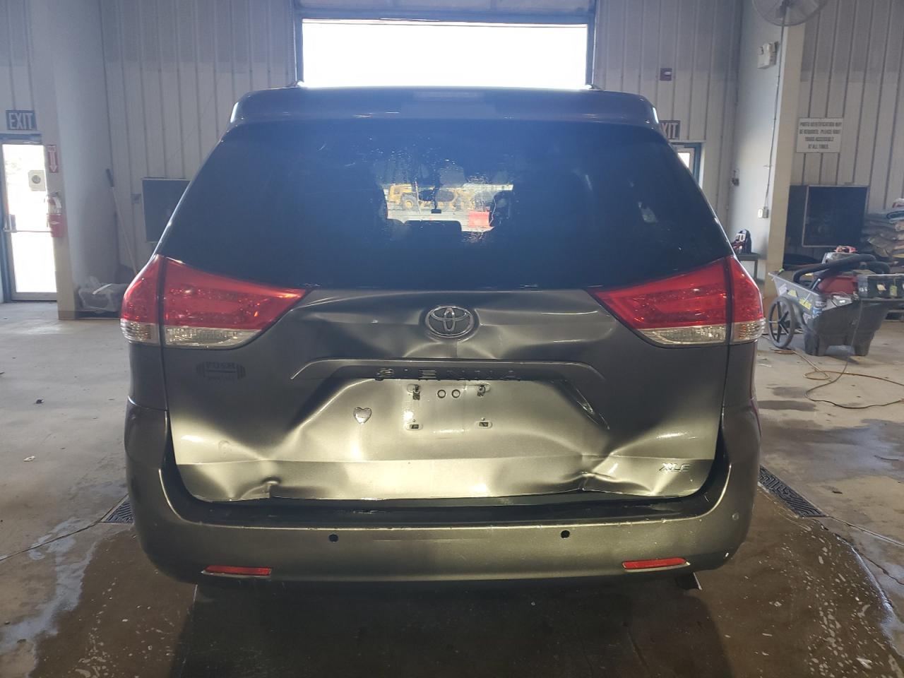 2013 Toyota Sienna Xle VIN: 5TDYK3DC2DS394056 Lot: 85862335