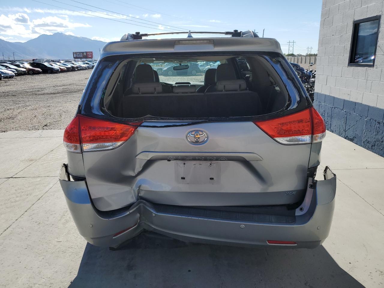 2011 Toyota Sienna Xle VIN: 5TDYK3DCXBS171647 Lot: 85867095