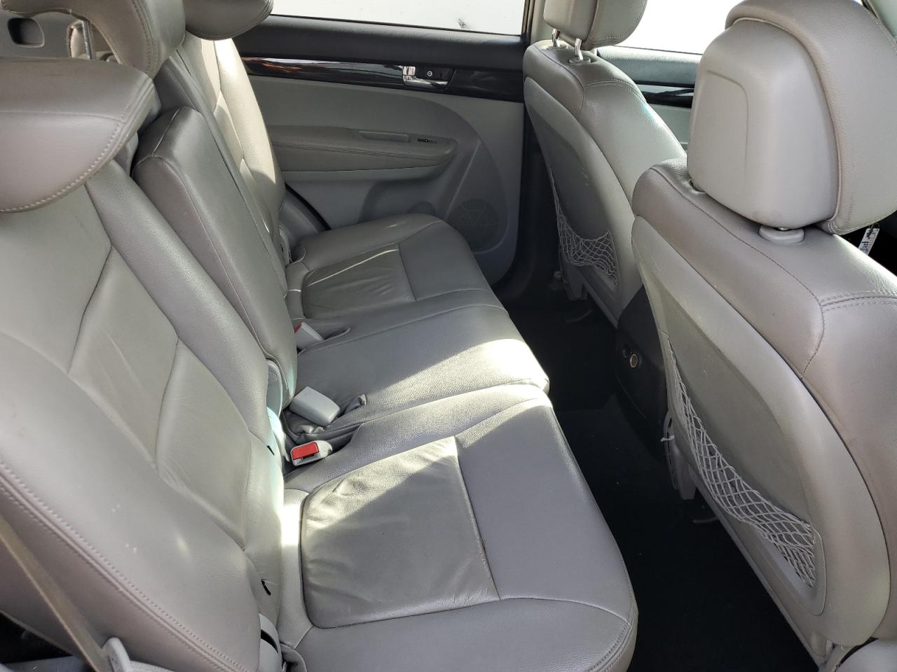 2011 Kia Sorento Base VIN: 5XYKT3A17BG048973 Lot: 84610945