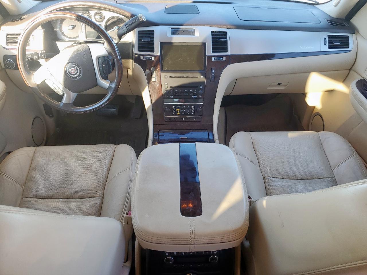 2008 Cadillac Escalade Luxury VIN: 1GYFK63868R270974 Lot: 89805415