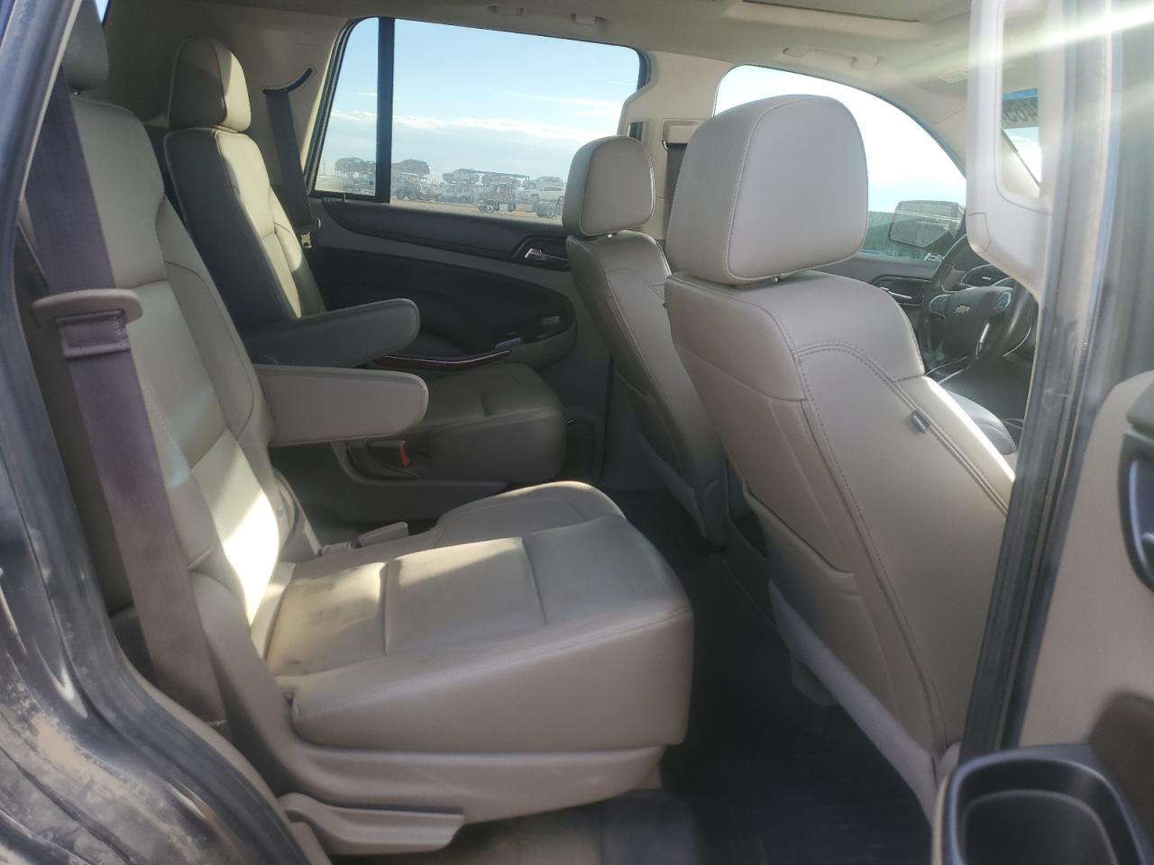 2018 Chevrolet Tahoe K1500 Premier VIN: 1GNSKCKC0JR211800 Lot: 85902465