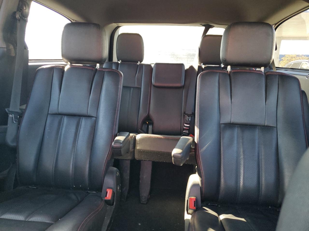 2016 Dodge Grand Caravan R/T VIN: 2C4RDGEG4GR225189 Lot: 82582425