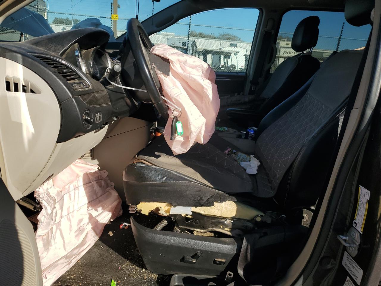 2015 Chrysler Town & Country Touring VIN: 2C4RC1BG0FR565247 Lot: 90935615