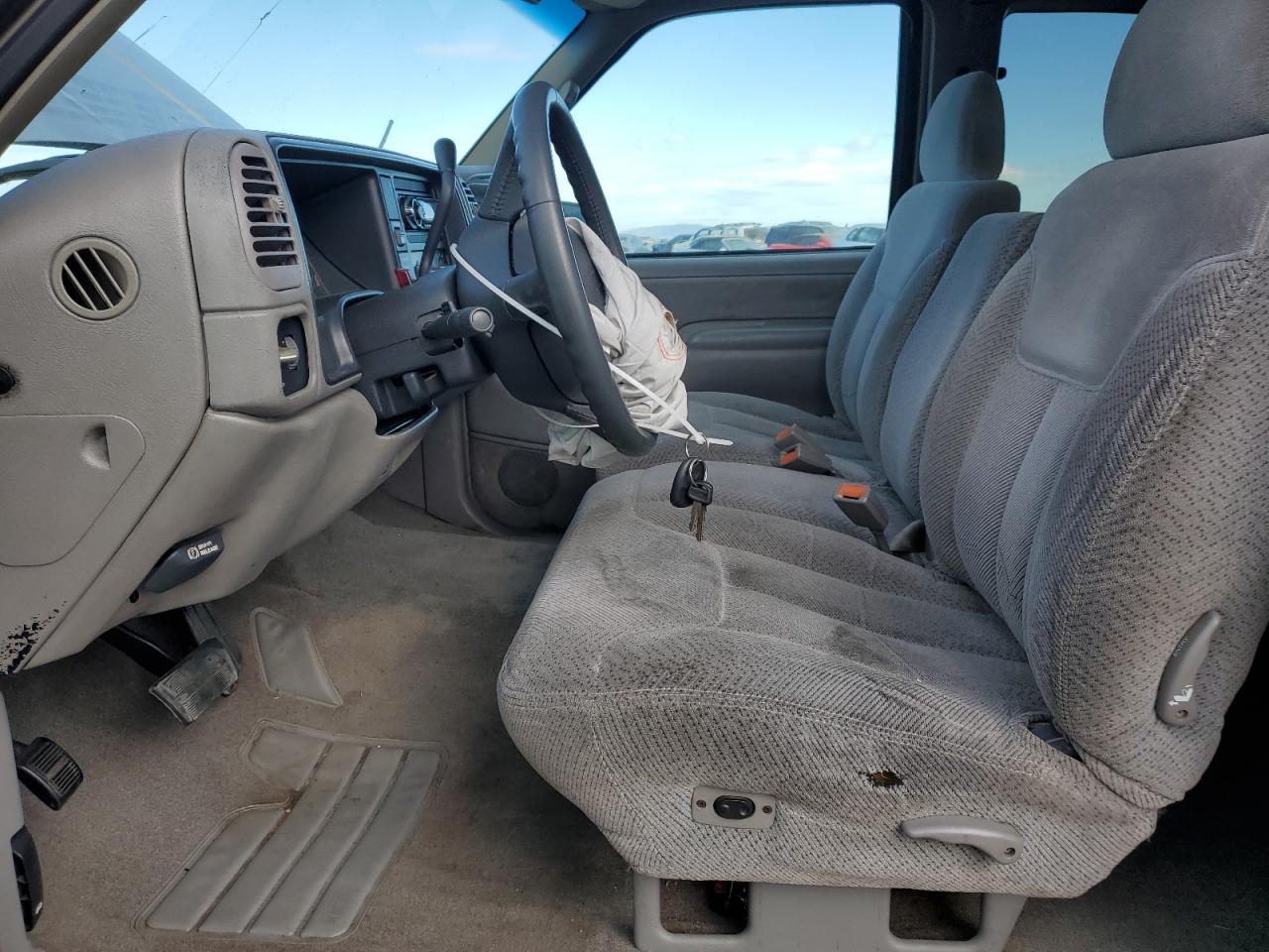 1999 Chevrolet Gmt-400 C1500 VIN: 1GCEC19R0XR127695 Lot: 90730435